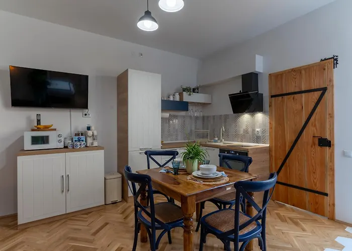 Old Town Escape Apartment *